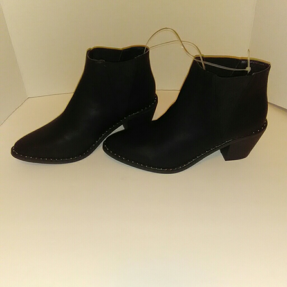 Universal thread boots